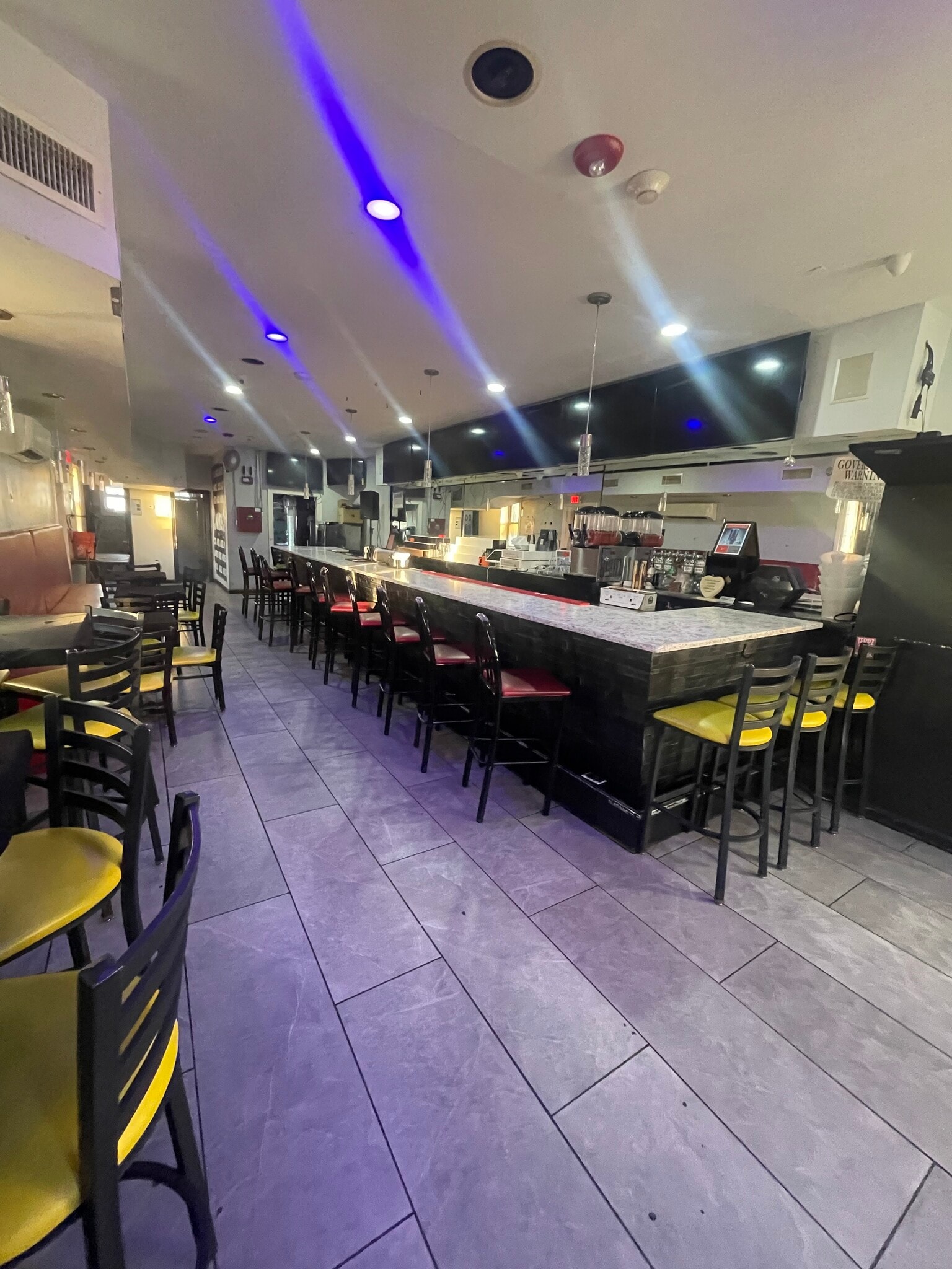 269 W Merrick Rd, Valley Stream, NY à louer Photo intérieure– Image 1 sur 6