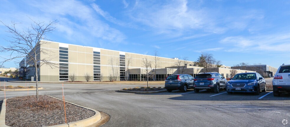 W165N5830 Ridgewood Dr, Menomonee Falls, WI à louer - Photo de l’immeuble – Image 3 sur 12