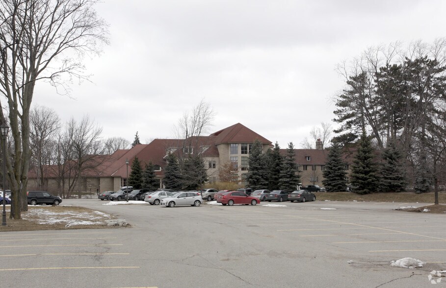 1333 Dorval Dr, Oakville, ON à louer - Photo principale – Image 1 sur 2