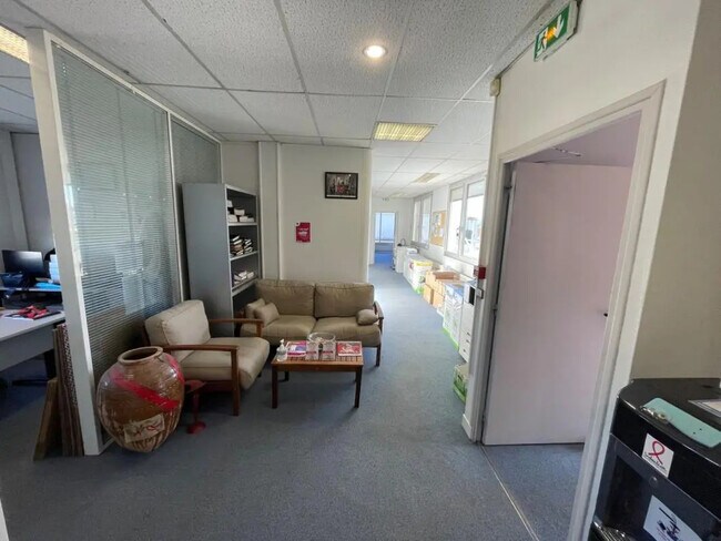 Plus de détails pour 228 Rue Du Faubourg Saint-Martin, Paris - Bureau à louer