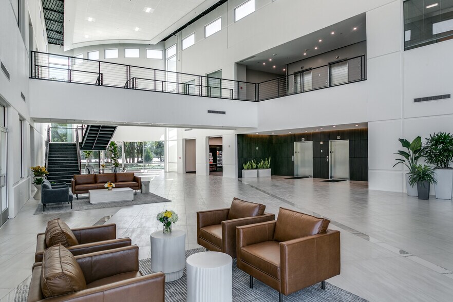 4200 Regent Blvd, Irving, TX à louer - Hall d’entrée – Image 1 sur 8