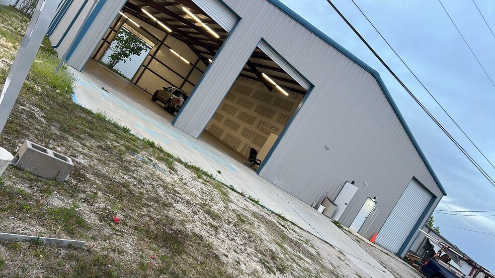 7517 Holley Cir, Panama City Beach, FL à louer - Photo de l’immeuble – Image 2 sur 2