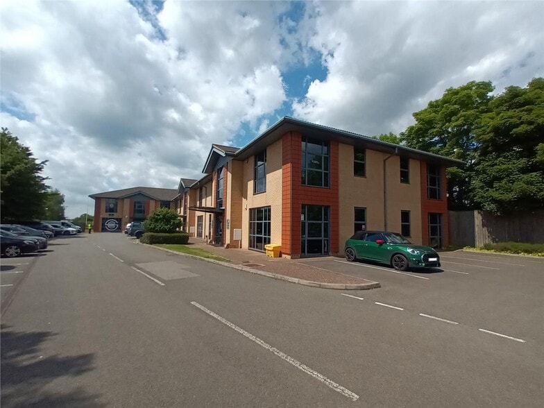 Falcon Dr, Milton Keynes à vendre - Photo de l’immeuble – Image 2 sur 4