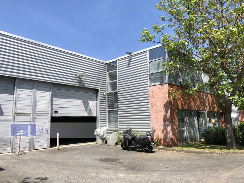 Local d’activités dans Gonesse à louer - Photo de l’immeuble – Image 1 sur 5
