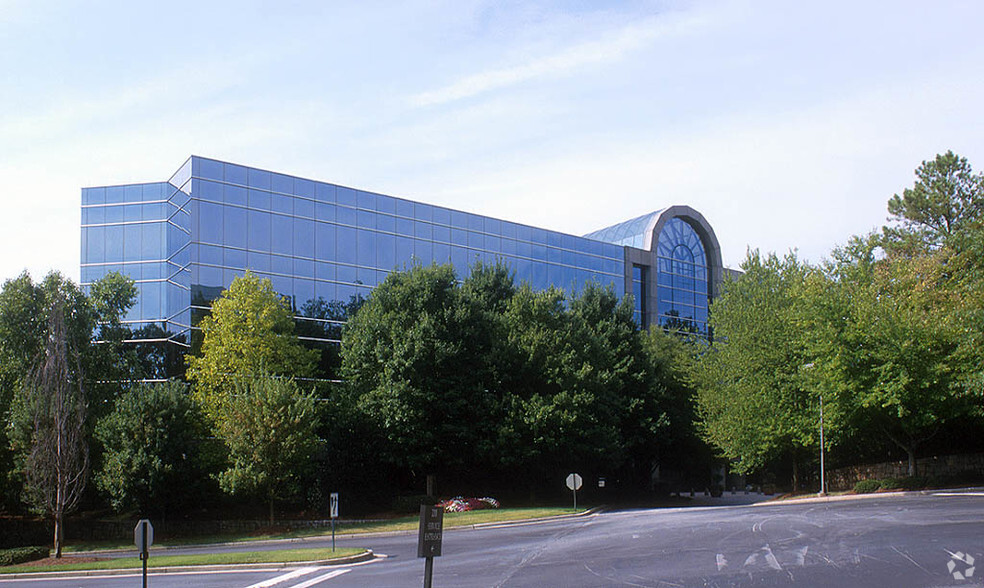100 Ashford Ctr N, Atlanta, GA à louer - Photo de l’immeuble – Image 2 sur 19