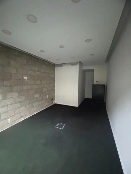 Local commercial dans Paris à louer - Photo de l’immeuble – Image 2 sur 4