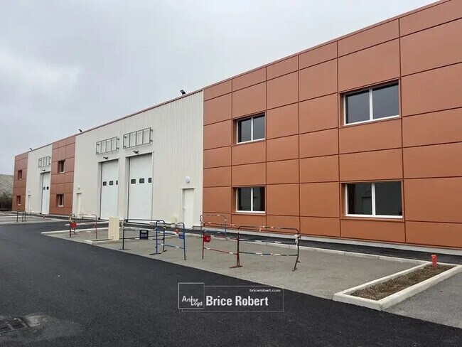 Plus de détails pour Bureau, Local d'activités à louer