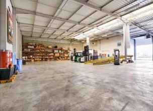 Local d’activités dans Saint-Priest à louer Photo intérieure– Image 1 sur 6