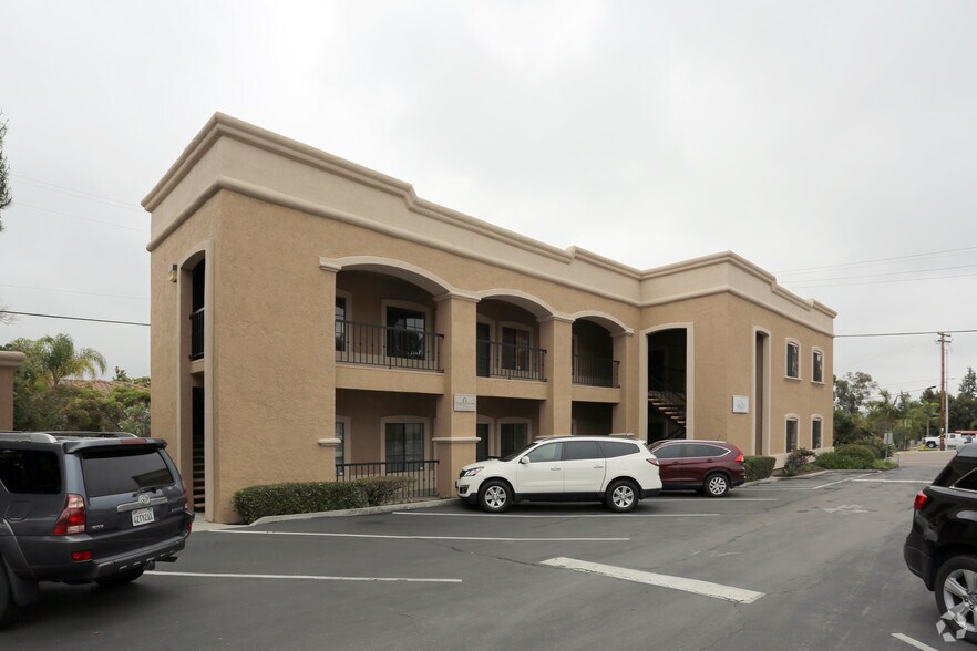 2210 Encinitas Blvd, Encinitas, CA à vendre - Photo principale – Image 1 sur 2