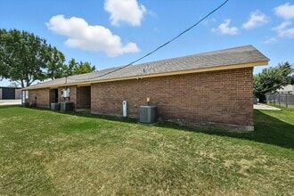 2214 Michigan Ave, Arlington, TX à louer Photo intérieure– Image 2 sur 18