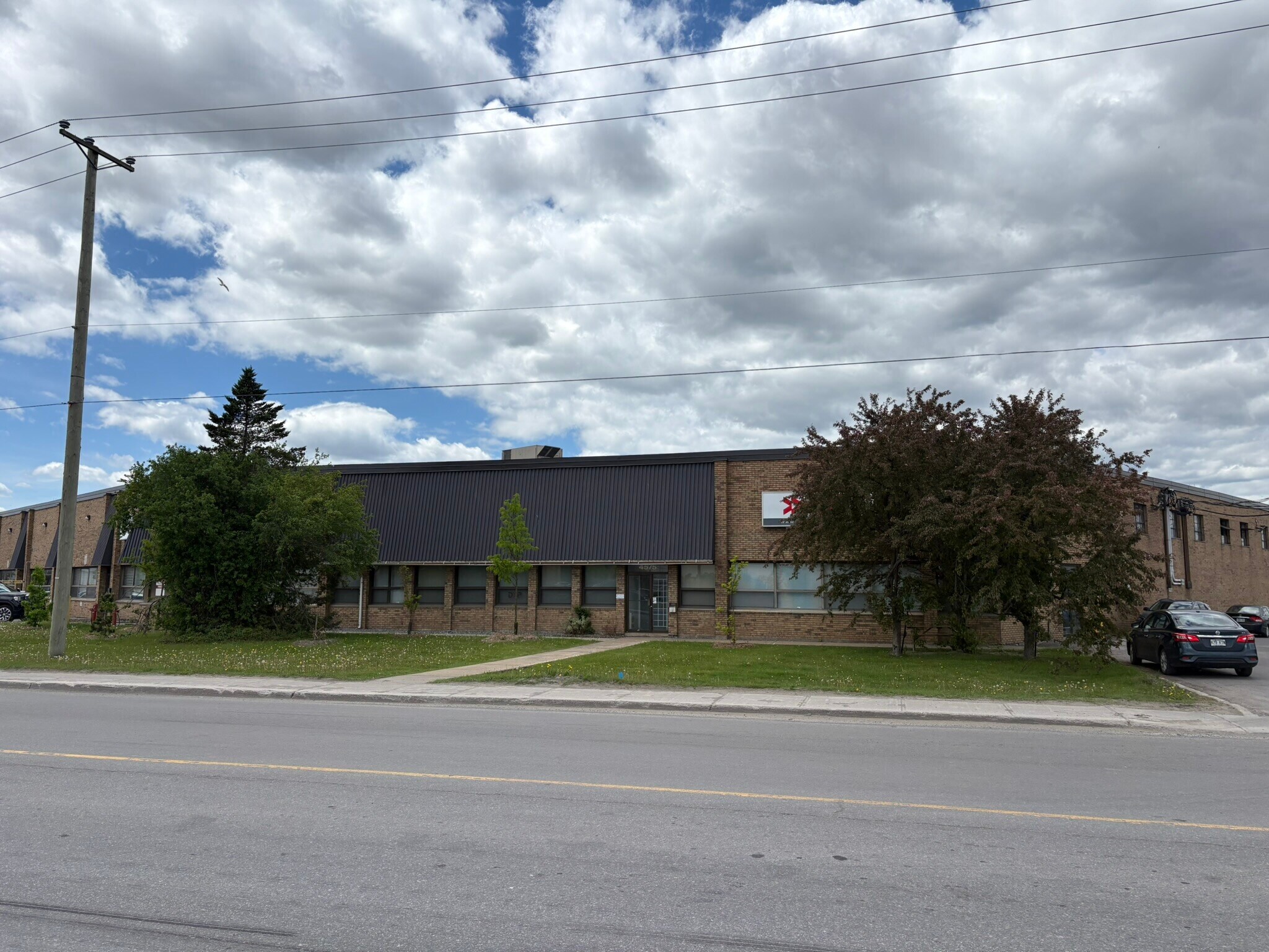 4575 Rue Hickmore, Saint-Laurent, QC à louer Photo de l’immeuble– Image 1 sur 6