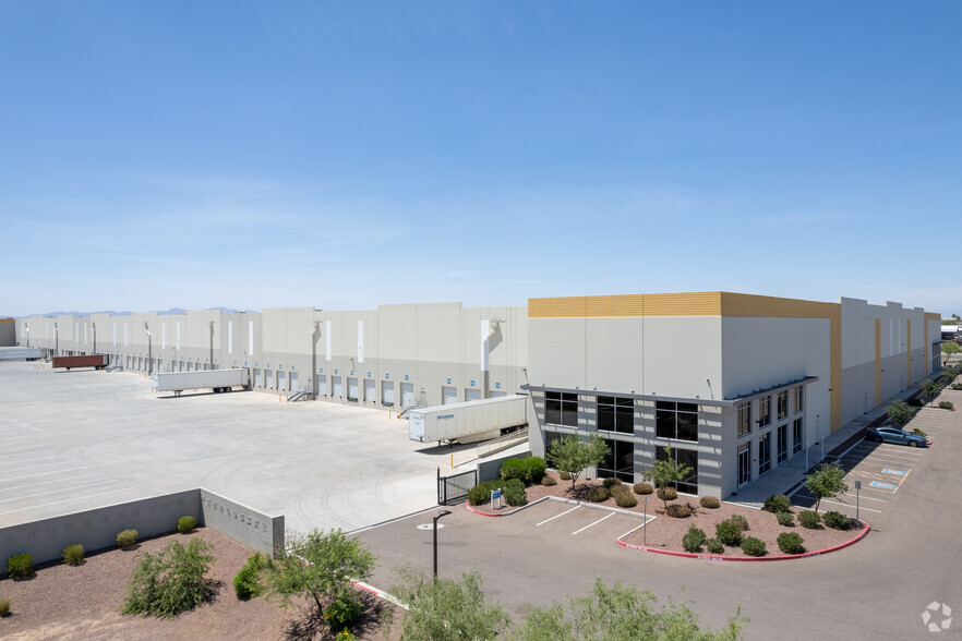 8175 W Buckeye Rd, Phoenix, AZ à louer - Photo de l’immeuble – Image 2 sur 5