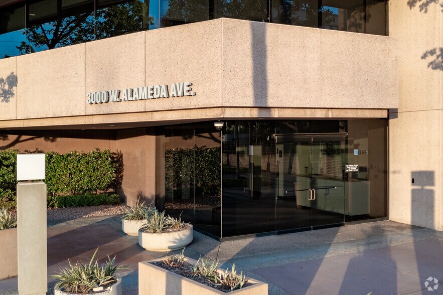3000 W Alameda Ave, Burbank, CA à louer - Photo de l’immeuble – Image 3 sur 6