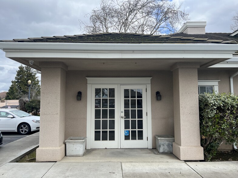 991 E Monte Vista Ave, Turlock, CA à louer - Photo de l’immeuble – Image 3 sur 10