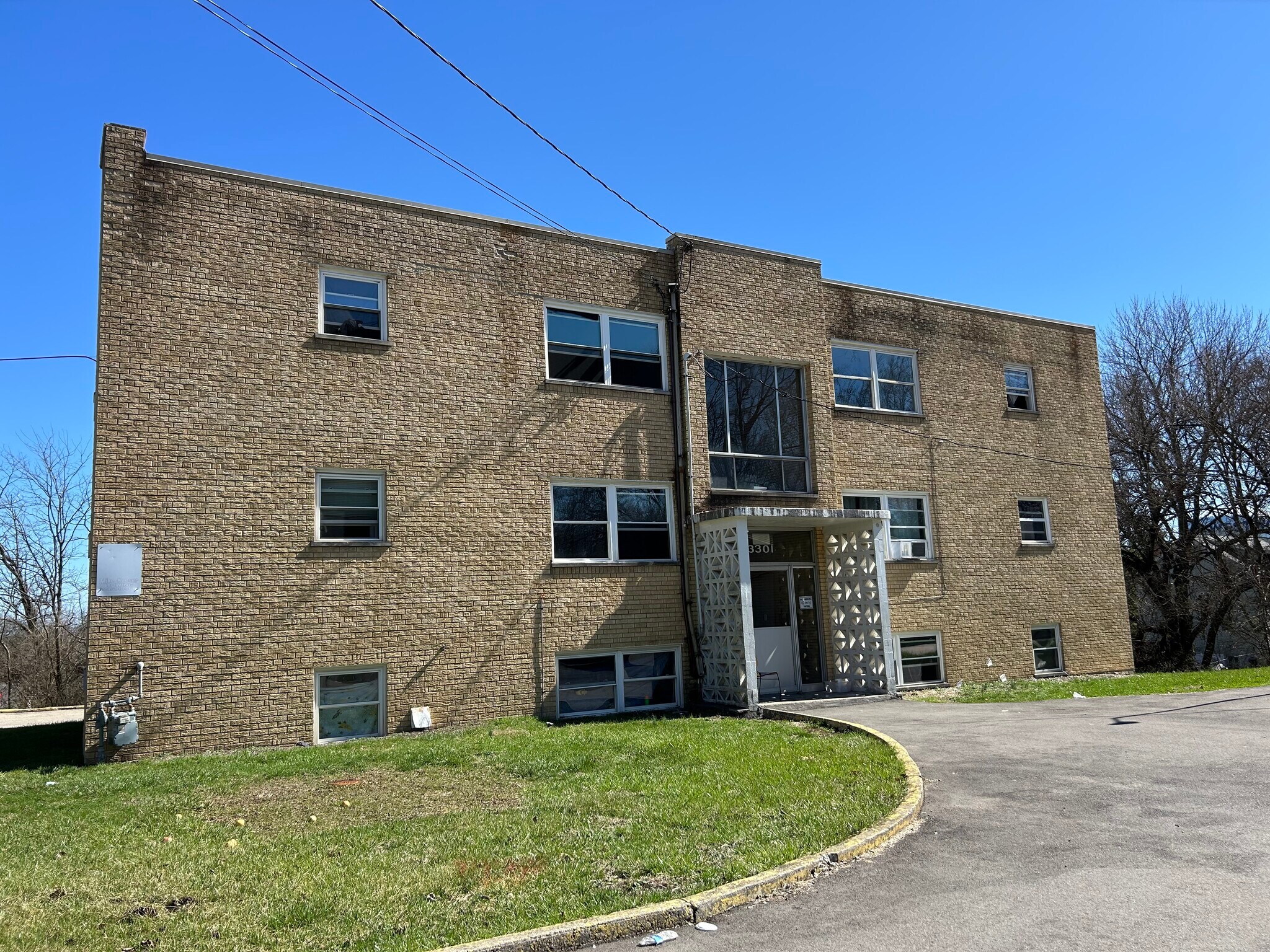 3301 Camvic Ter, Cincinnati, OH à vendre Photo principale– Image 1 sur 6