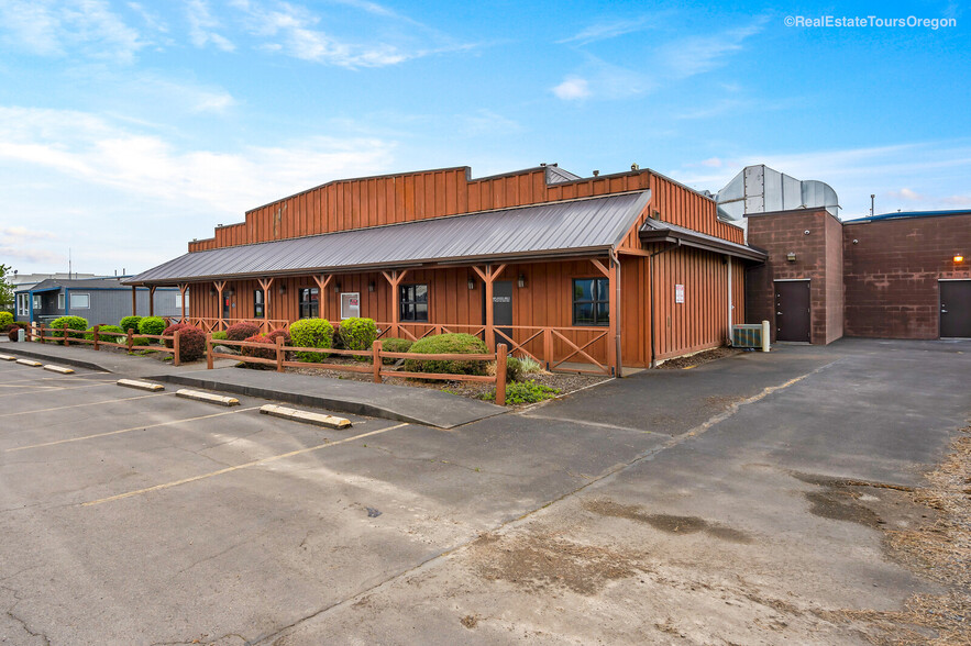 10791 Oak St NE, Donald, OR à vendre - Photo de l’immeuble – Image 2 sur 45