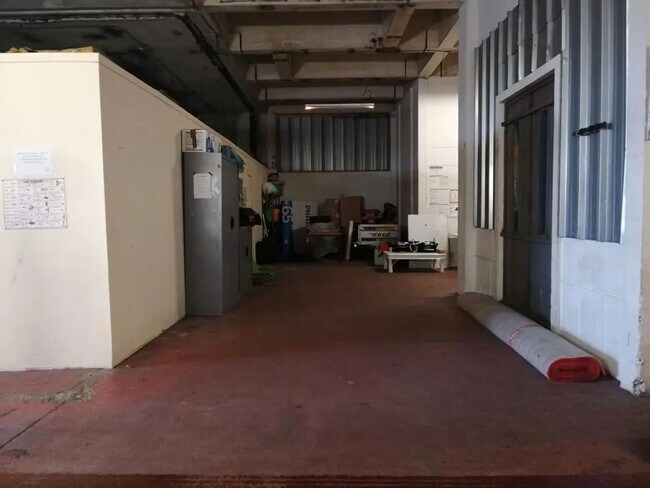 Plus de détails pour Local d'activités à louer