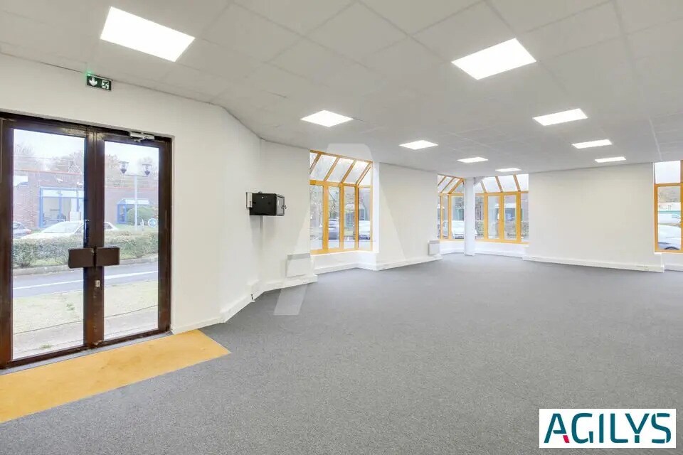 Local d’activités dans Croissy-Beaubourg à louer Photo de l’immeuble– Image 1 sur 6