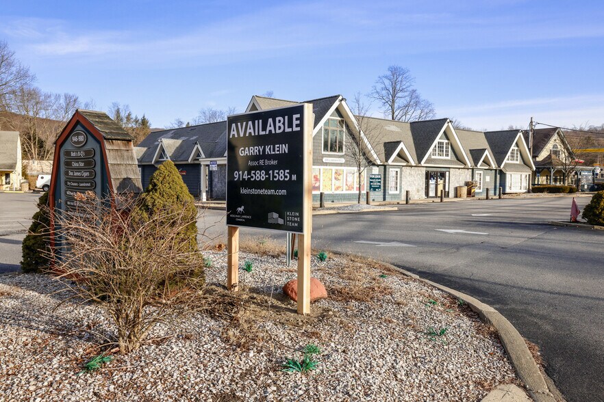 946-980 E Main St, Shrub Oak, NY à louer - Photo de l’immeuble – Image 3 sur 21