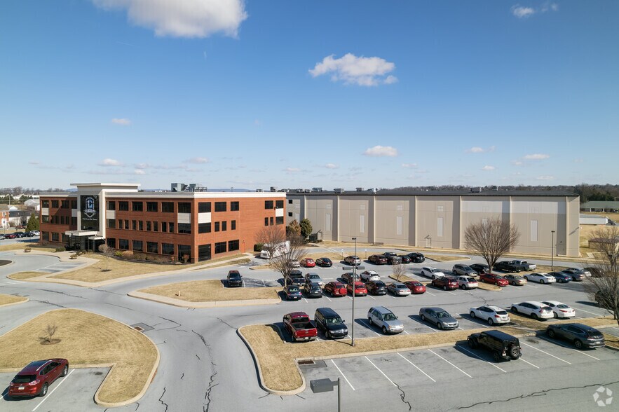 700 Indian Springs Dr, Lancaster, PA à louer - Photo de l’immeuble – Image 3 sur 6