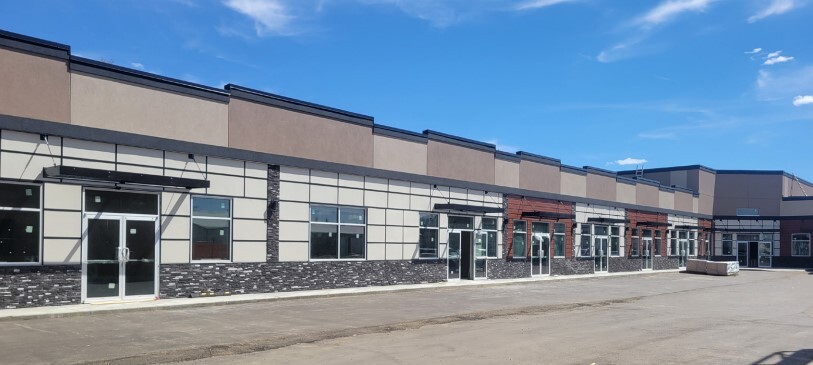 6217 48A Av, Camrose, AB à louer Photo de l’immeuble– Image 1 sur 2