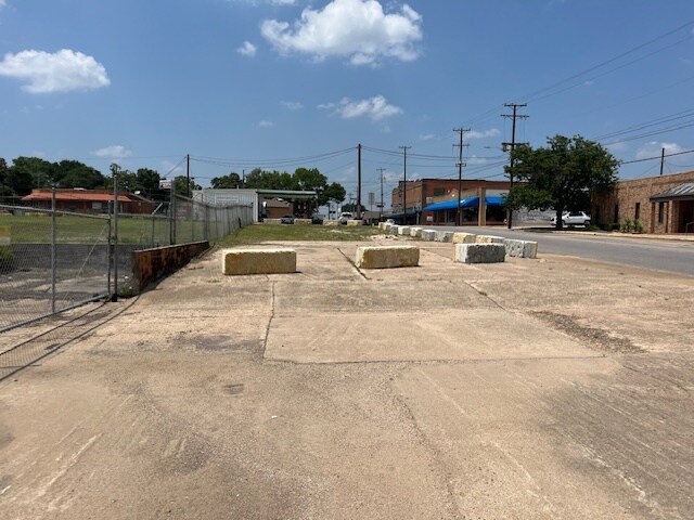 400 S Austin St, Brenham, TX à vendre - Photo de l’immeuble – Image 3 sur 16
