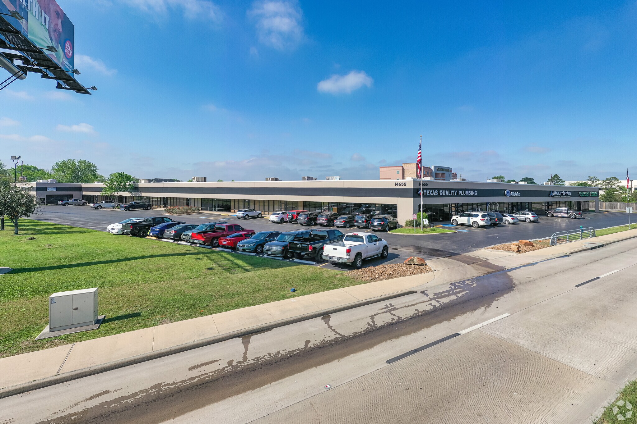 14655 Northwest Fwy, Houston, TX à louer Photo de l’immeuble– Image 1 sur 10