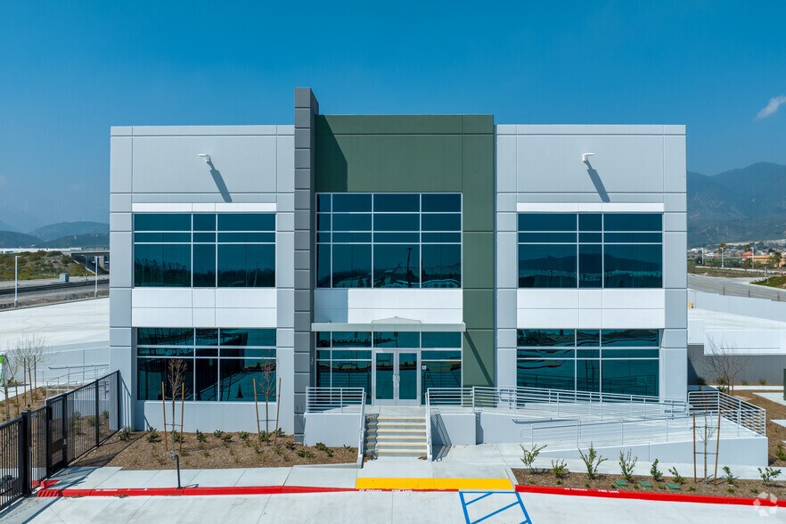 5770 N Industrial Pky, San Bernardino, CA à louer - Photo de l’immeuble – Image 3 sur 7