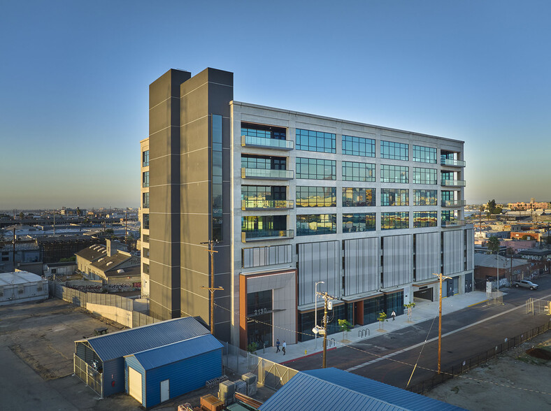 2130 Violet St, Los Angeles, CA à louer - Photo de l’immeuble – Image 1 sur 9