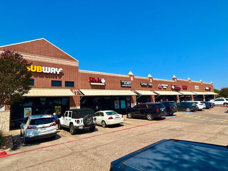 1035 N Highway 77, Waxahachie, TX à louer - Photo de l’immeuble – Image 1 sur 8