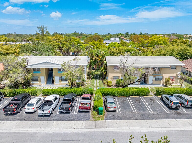 7523-7525 NW 44th Ct, Coral Springs, FL à vendre - Photo de l’immeuble – Image 1 sur 10