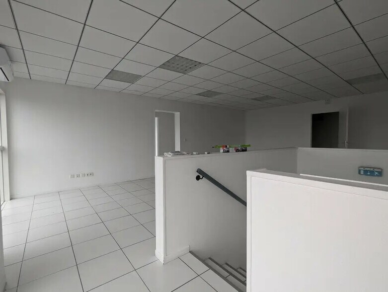 Bureau dans Évreux à louer - Photo de l’immeuble – Image 2 sur 3