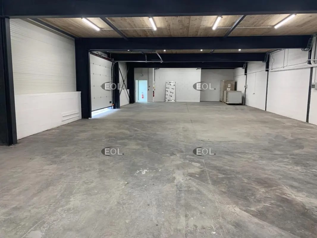 Local d’activités dans Saint-Rémy-de-Provence à louer Photo de l’immeuble– Image 1 sur 6