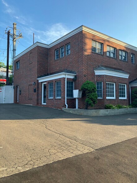 27 Pine St, New Canaan, CT à louer - Photo de l’immeuble – Image 3 sur 16