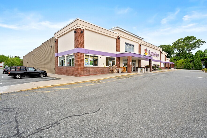 275 Warwick Ave, Cranston, RI à vendre - Photo de l’immeuble – Image 3 sur 8