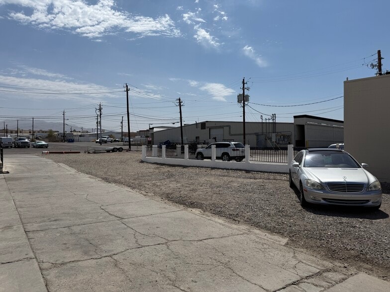 82 Lake Havasu Ave N, Lake Havasu City, AZ à louer - Photo de l’immeuble – Image 3 sur 24