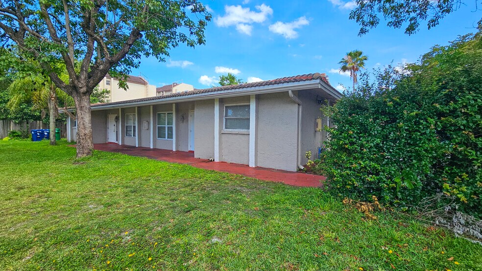 3775 NW 116th Ter, Coral Springs, FL à vendre - Photo de l’immeuble – Image 2 sur 58