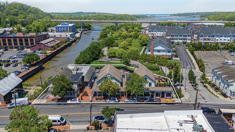 1353-1363 Old Northern Blvd portefeuille de 4 biens à vendre sur LoopNet.fr - Photo de l’immeuble – Image 3 sur 6