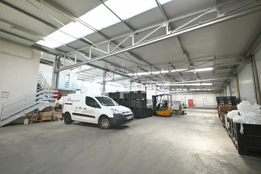 Local d'activités dans Saint-Genis-Laval à vendre - Photo intérieure – Image 3 sur 12