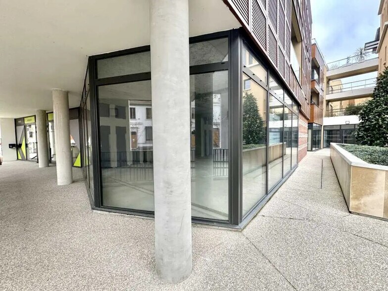 Bureau dans Genas à vendre - Photo de l’immeuble – Image 2 sur 4
