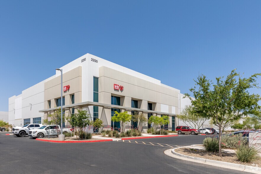 2150 E Riverview Dr, Phoenix, AZ à louer - Photo principale – Image 1 sur 11