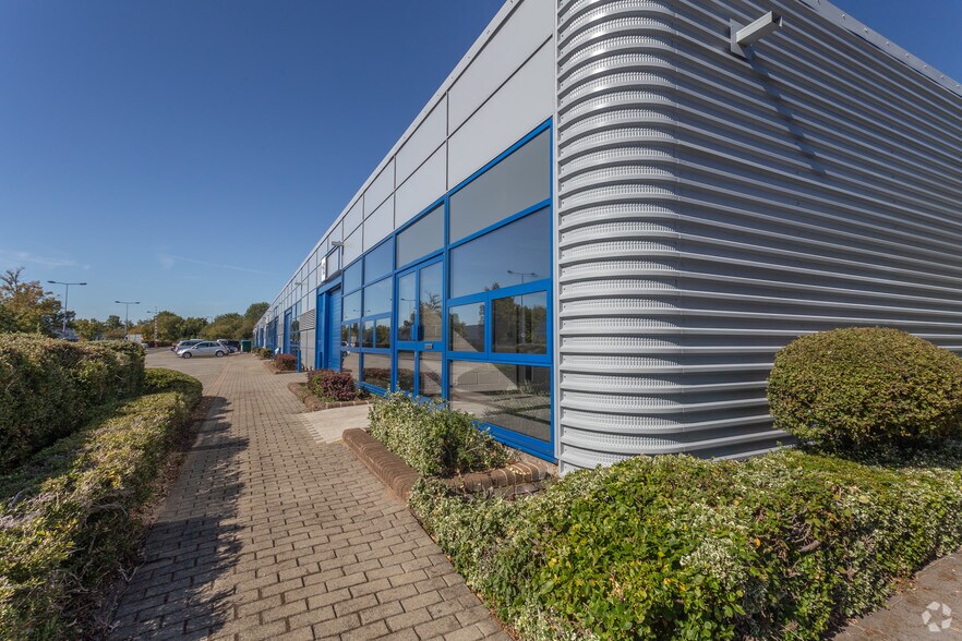 118-134 Tanners Dr, Milton Keynes à louer - Photo de l’immeuble – Image 2 sur 2