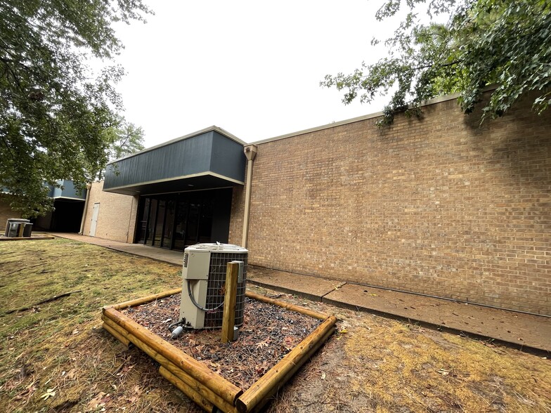 4800 NE Stallings Dr, Nacogdoches, TX à louer - Photo de l’immeuble – Image 3 sur 7