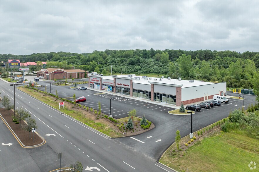 751 Centre of New England Blvd, Coventry, RI à louer - Photo de l’immeuble – Image 3 sur 4