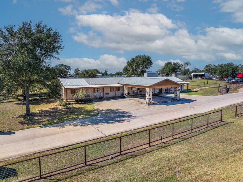 1611 Koy Rd, Bellville, TX à vendre - Photo de l’immeuble – Image 3 sur 44
