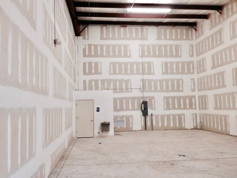 409 9th St, Bunnell, FL à louer - Photo de l’immeuble – Image 3 sur 3