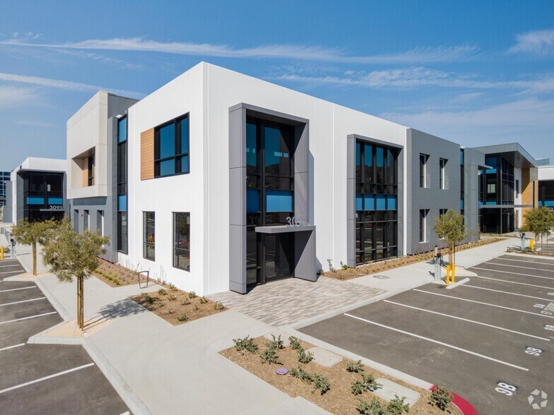 3021-3025 N Hollywood Way, Burbank, CA à vendre - Photo de l’immeuble – Image 1 sur 7