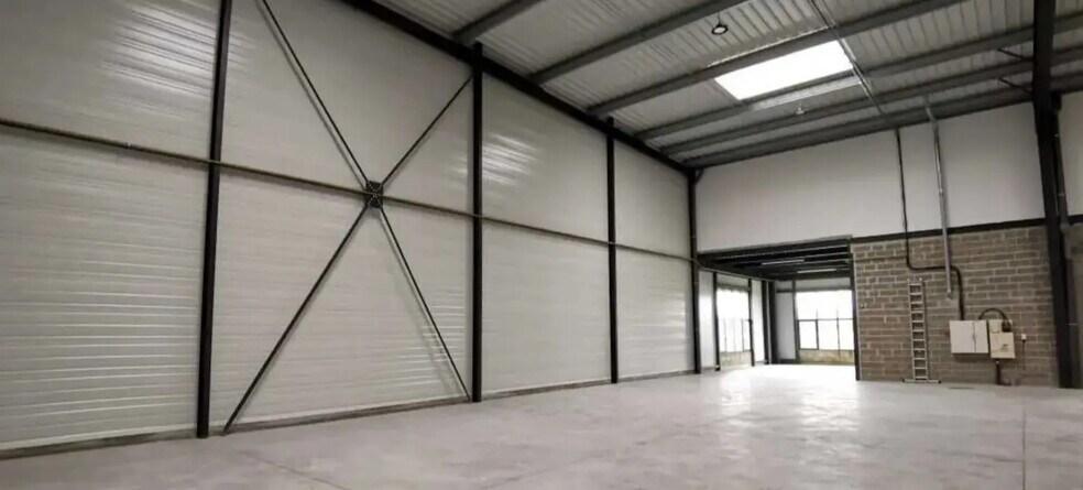 Local d'activités dans Moissy-Cramayel à vendre - Photo de l’immeuble – Image 3 sur 5