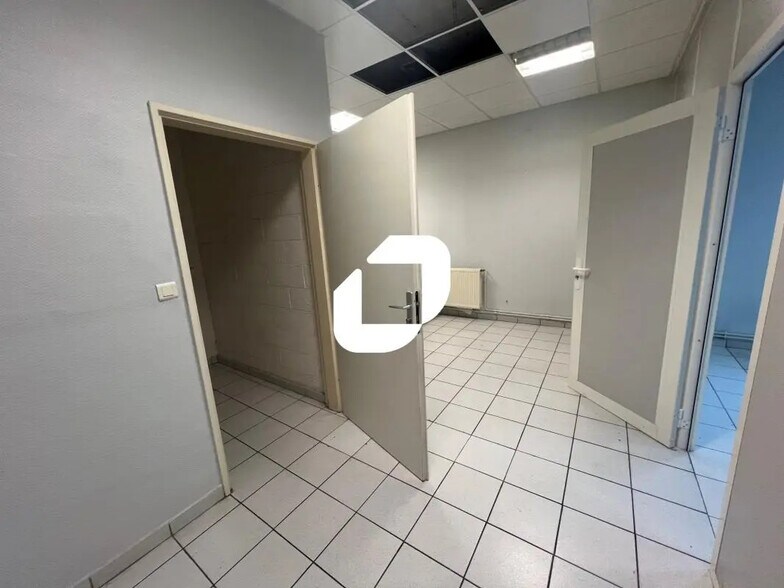 Bureau dans Ruitz à louer - Photo de l’immeuble – Image 2 sur 32