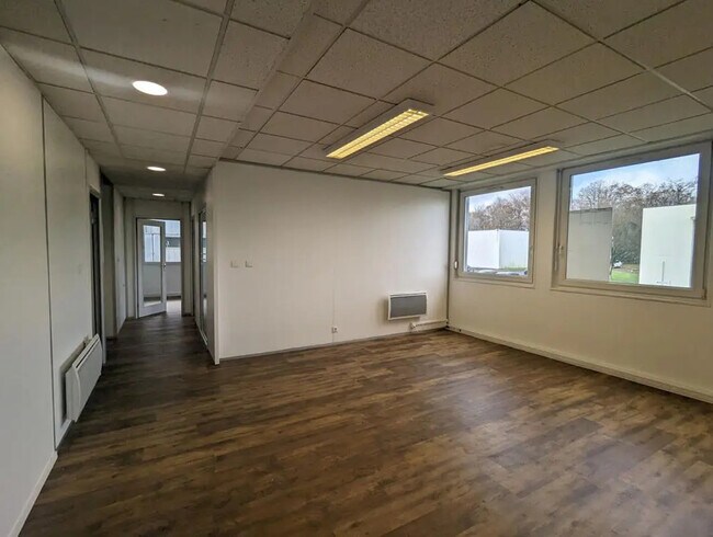 Plus de détails pour Bureau à louer
